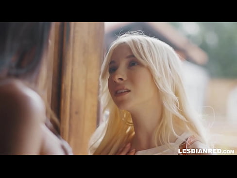 ❤️ Dziewczyna wraca do domu kilka miesięcy później i kończy się na tym, że zjada cipkę macochy ❤ Quality sex at us ❌️